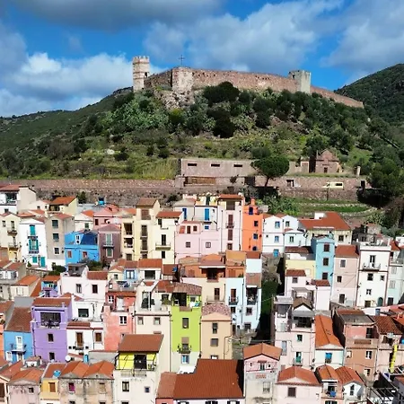 Casa Comoda Con Vista Bosa
